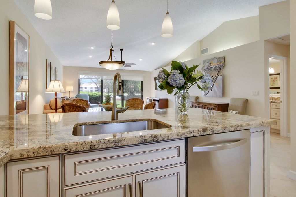 Photo of 820 Club Drive, Palm Beach Gardens, FL 33418 (MLS # B26007354)