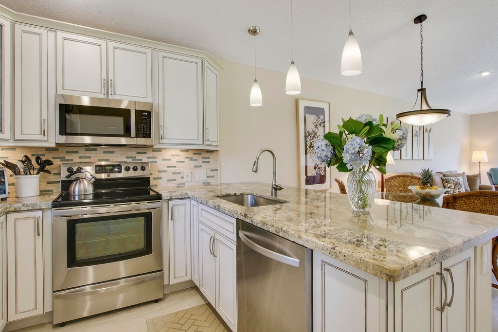 Photo of 820 Club Drive, Palm Beach Gardens, FL 33418 (MLS # B26007354)