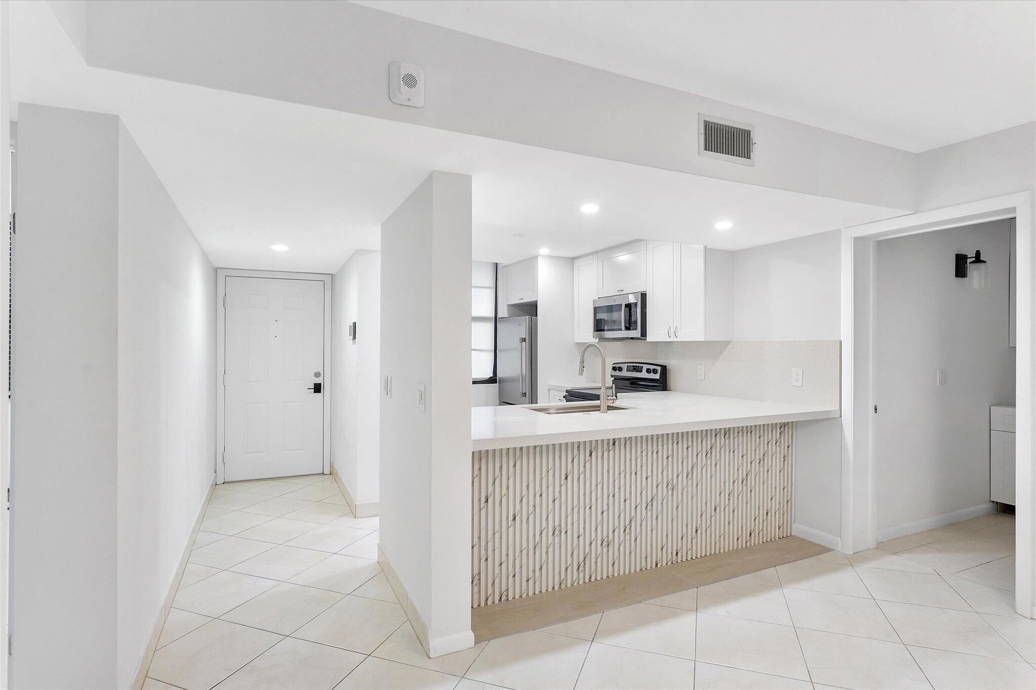 1528 Whitehall Drive 306