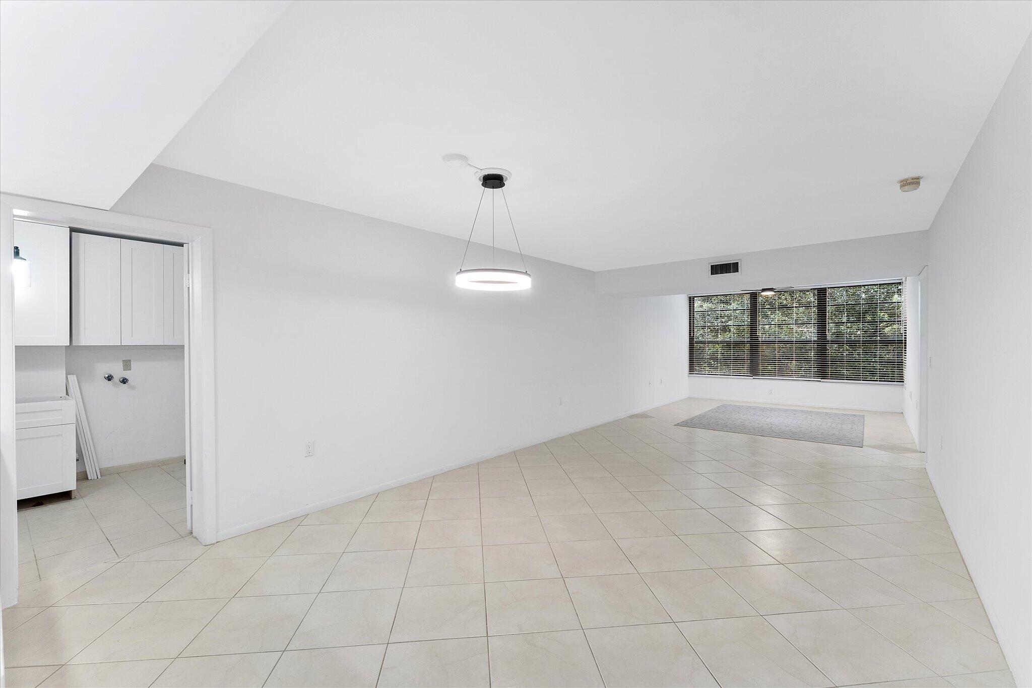 1528 Whitehall Drive 306