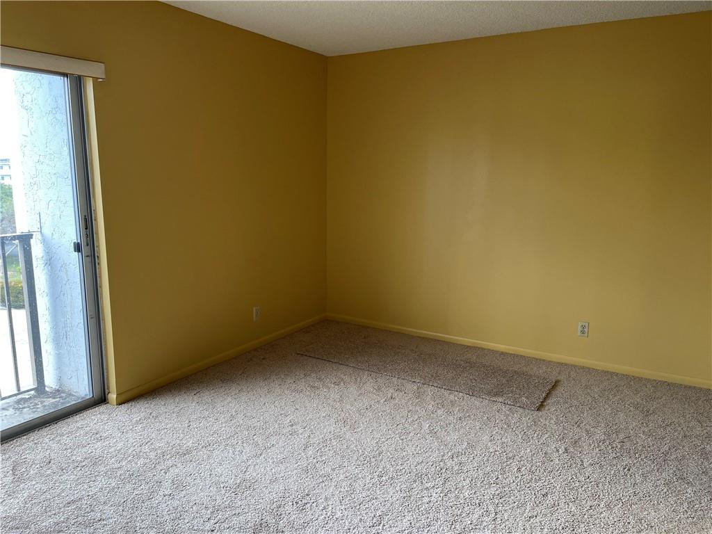 Lakeshore at University - Residential