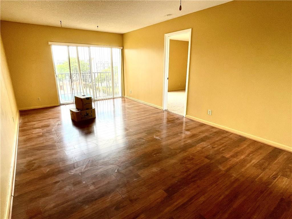 Lakeshore at University - Residential