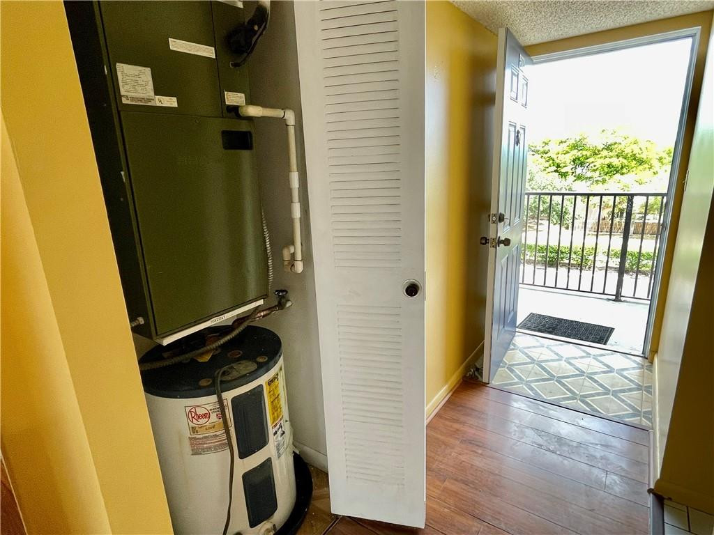 Lakeshore at University - Residential