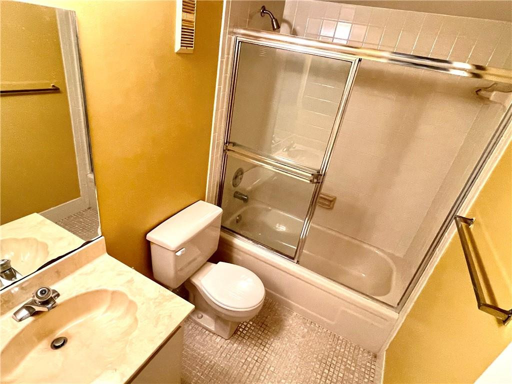 Lakeshore at University - Residential