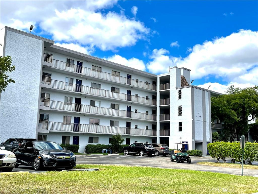 Lakeshore at University - Residential