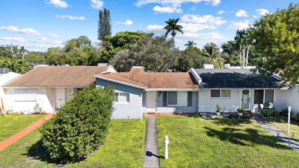 Photo of 824 N Golf Drive, Hollywood, FL 33021 (MLS # F10532448)