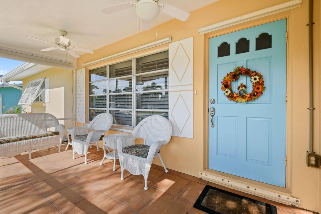 Photo of 114 E Aldea Street, Port Saint Lucie, FL 34952 (MLS # R11028920)