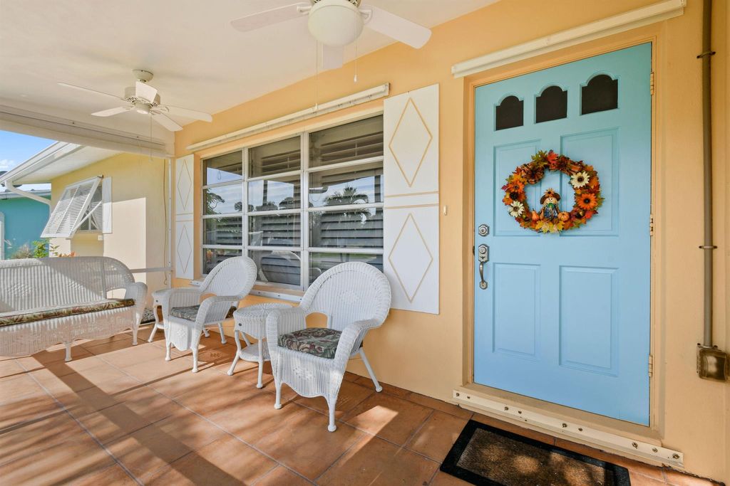 Photo of 114 E Aldea Street, Port Saint Lucie, FL 34952 (MLS # R11028920)