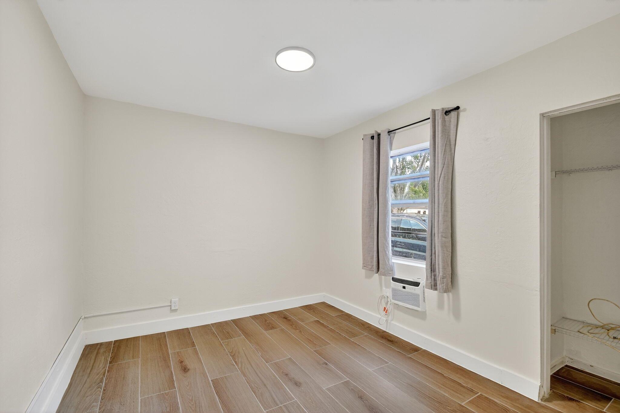 NORTH PALM BCH 4 - Residential