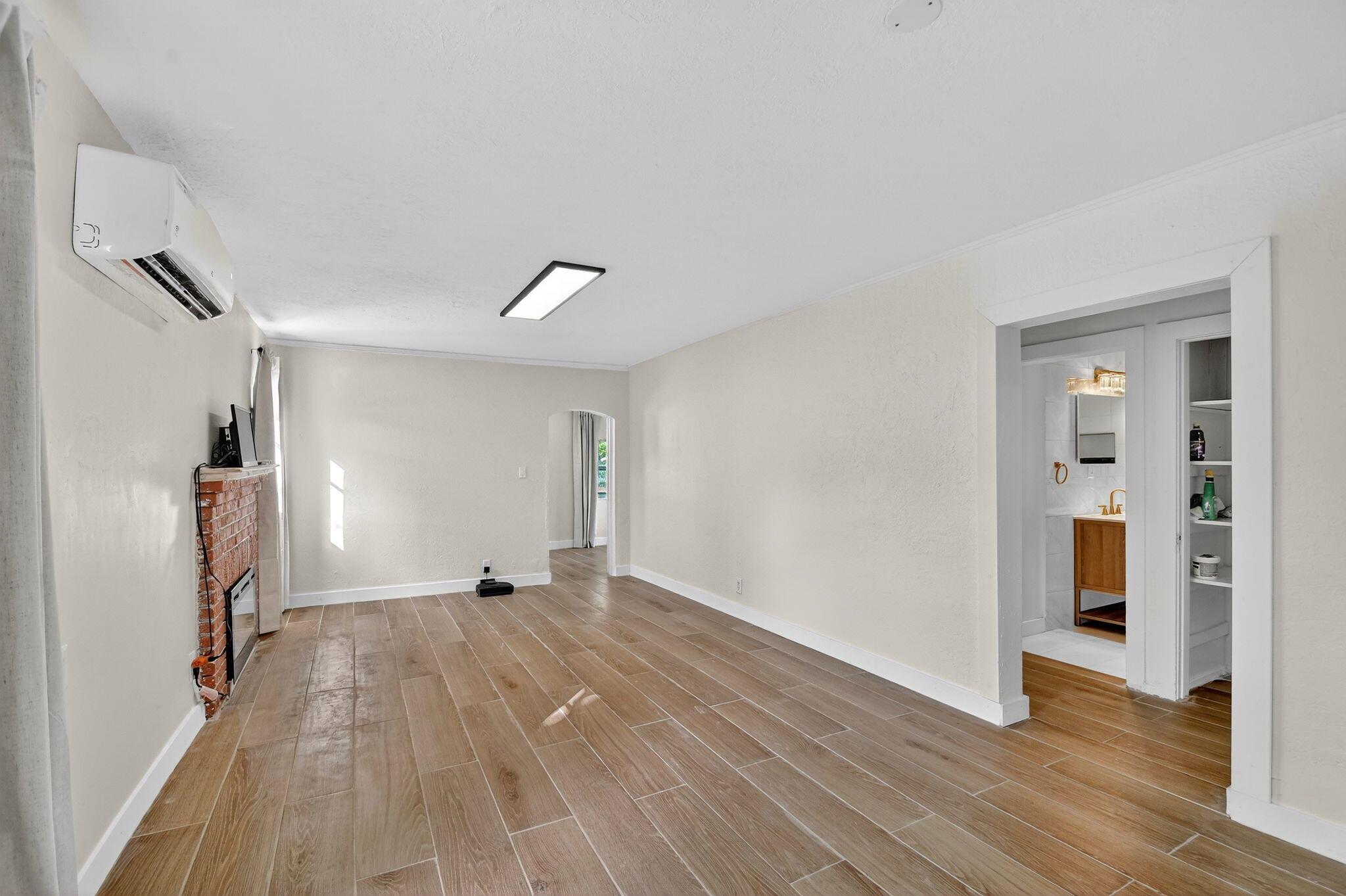 NORTH PALM BCH 4 - Residential