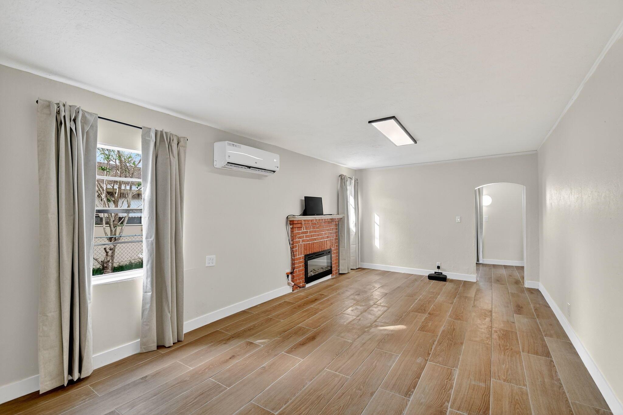 NORTH PALM BCH 4 - Residential