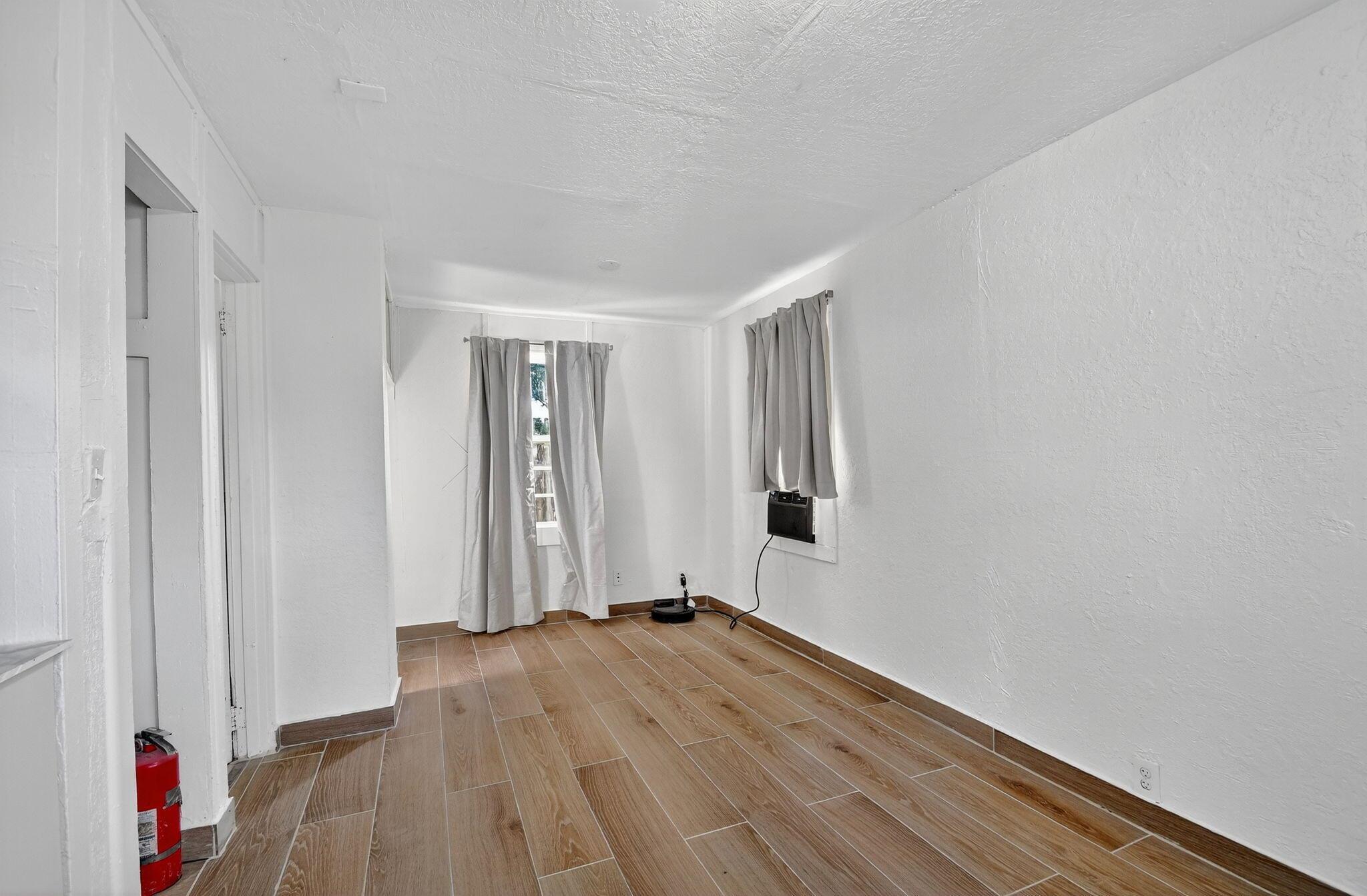 NORTH PALM BCH 4 - Residential