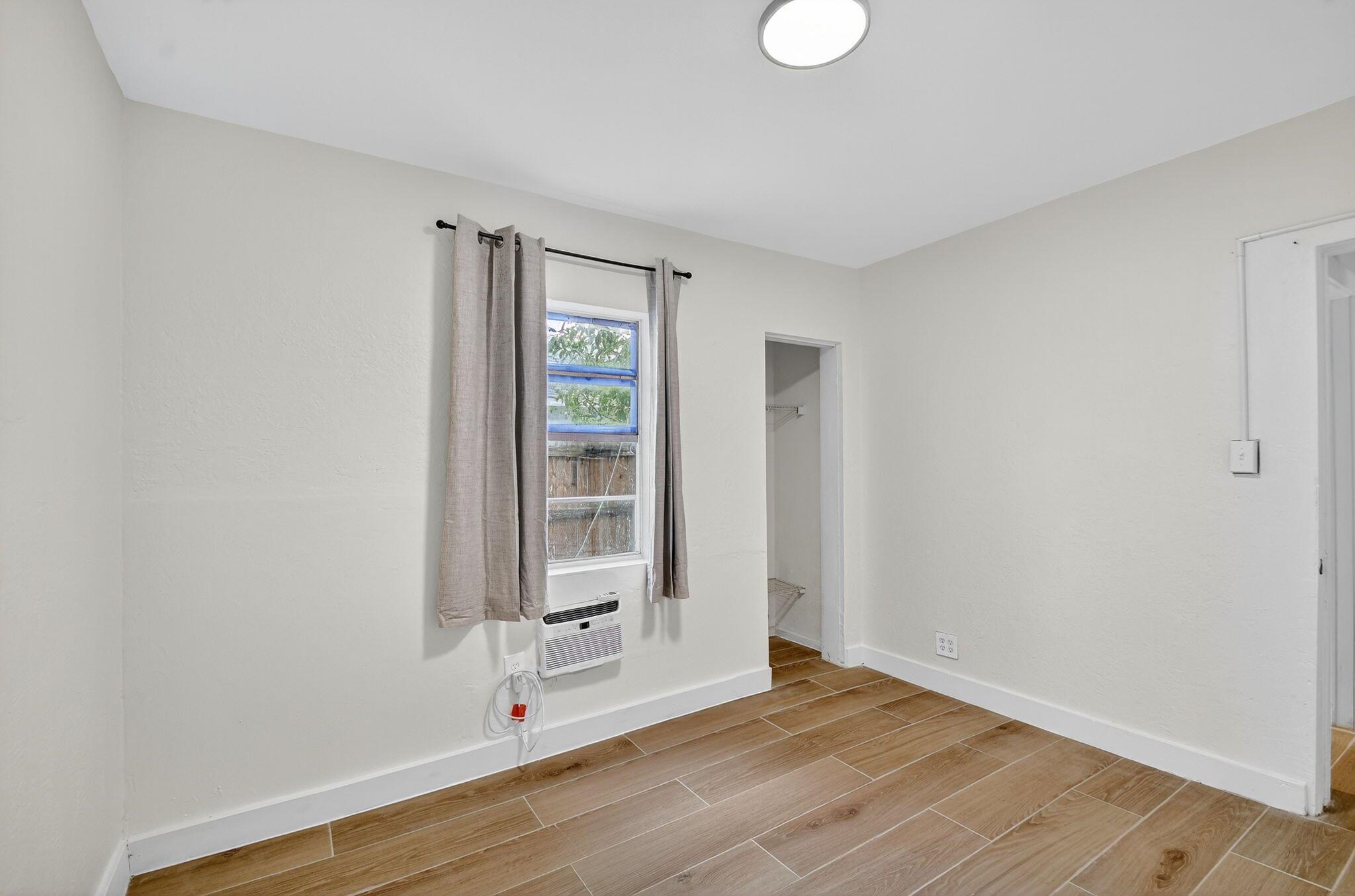 NORTH PALM BCH 4 - Residential