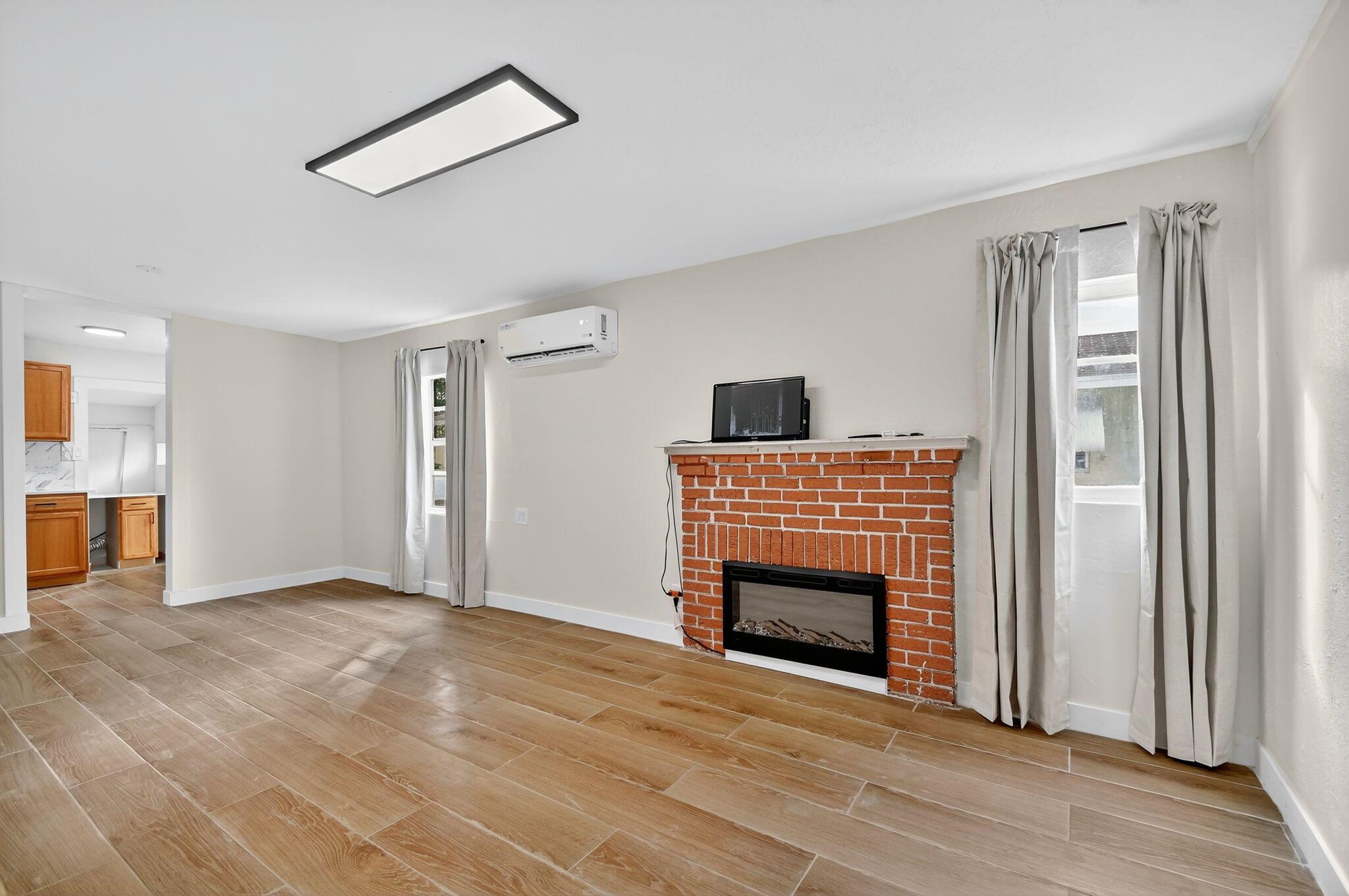 NORTH PALM BCH 4 - Residential