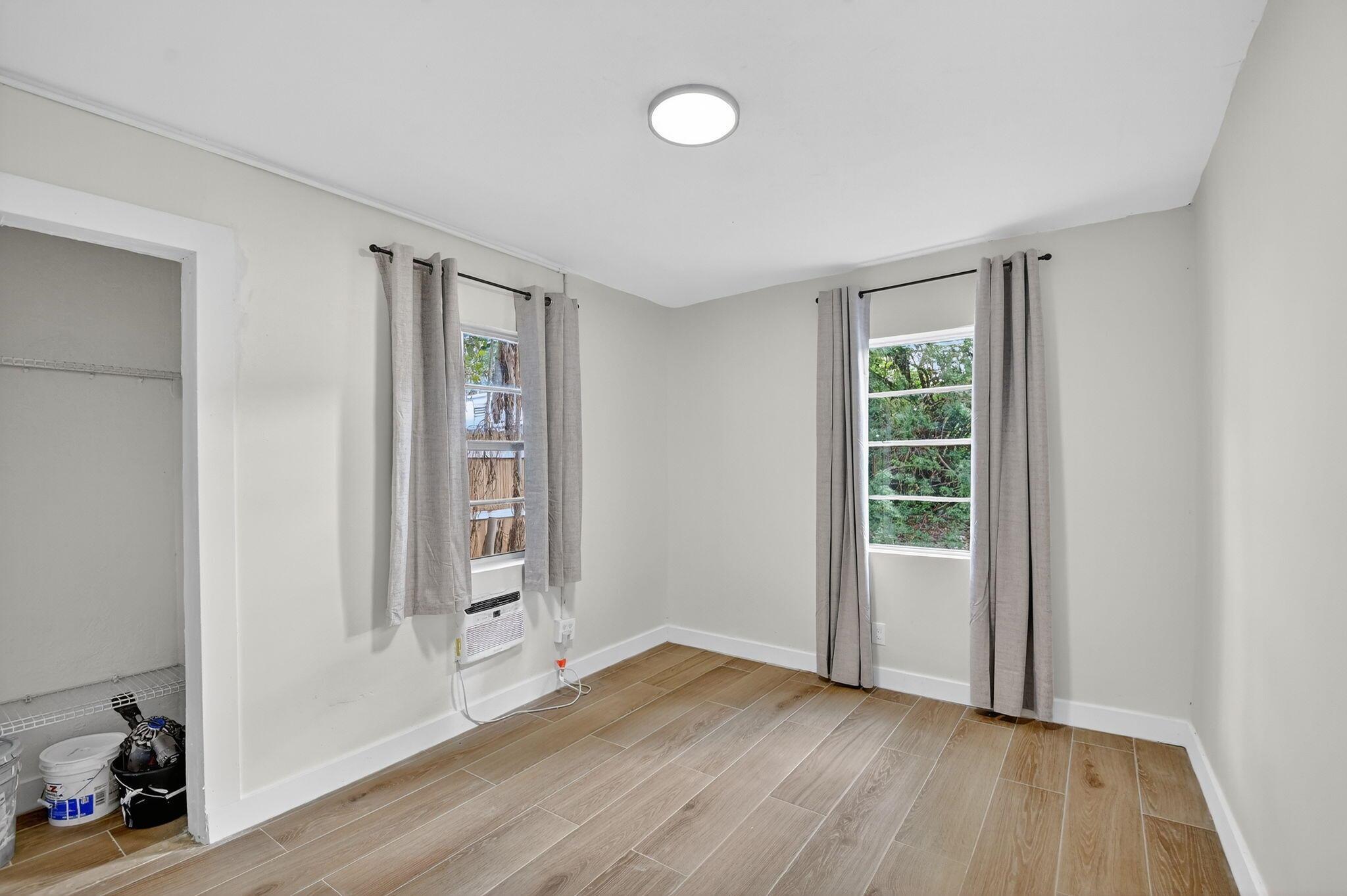 NORTH PALM BCH 4 - Residential