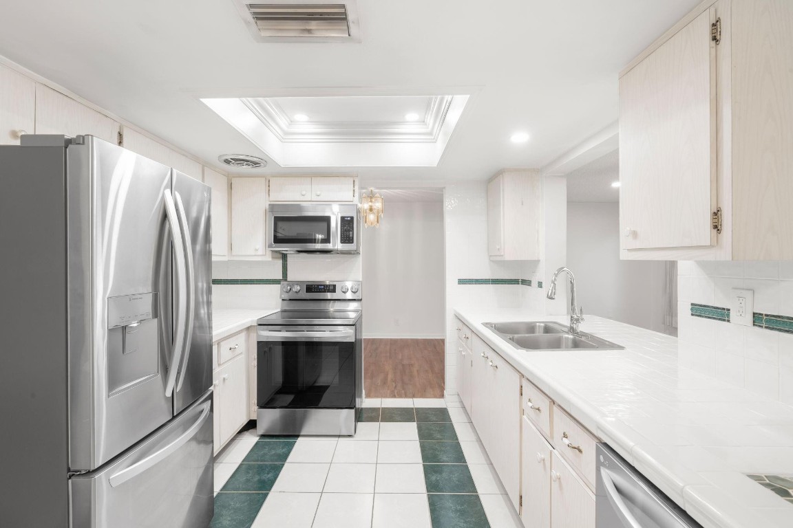 Paradise Gardens 67-37 B - Residential