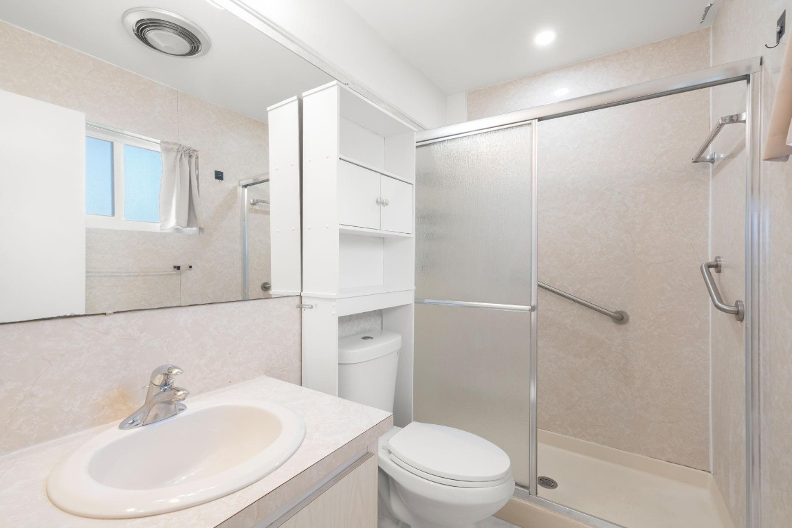 Paradise Gardens 67-37 B - Residential