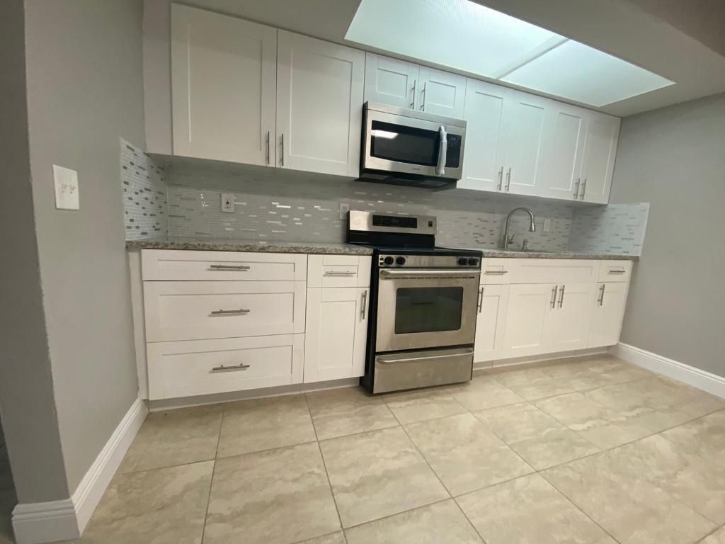 Photo of 182 SE 10th Street, Deerfield Beach, FL 33441 (MLS # R11152520)