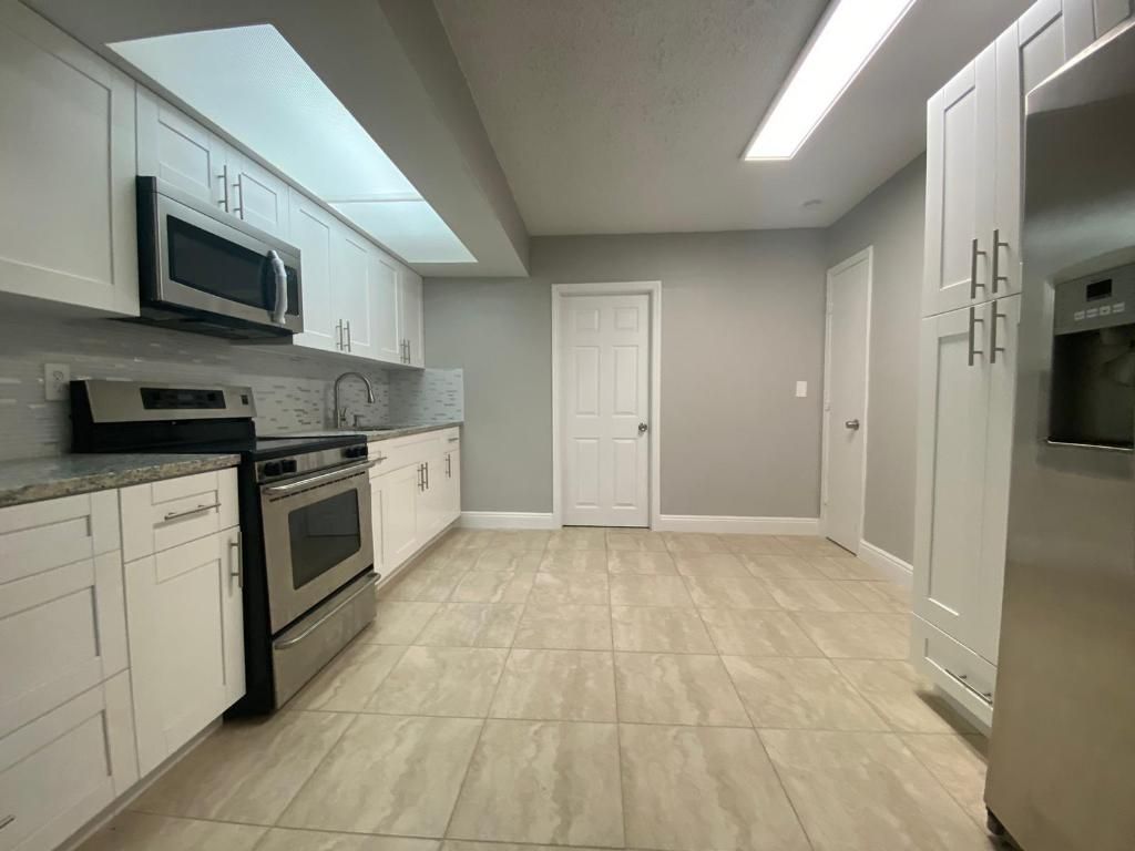 Photo of 182 SE 10th Street, Deerfield Beach, FL 33441 (MLS # R11152520)