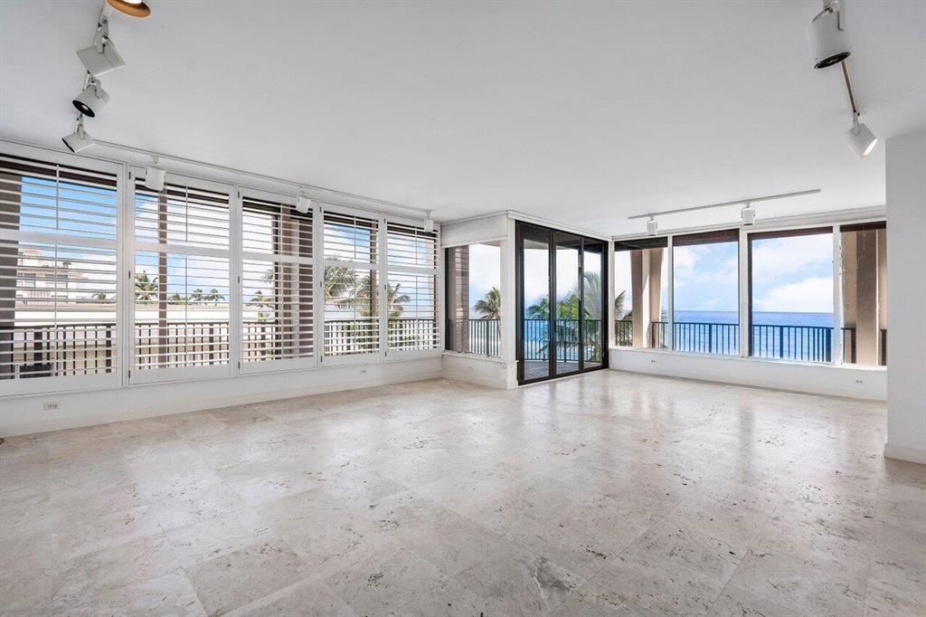 DUNSTER HOUSE CONDO - Residential