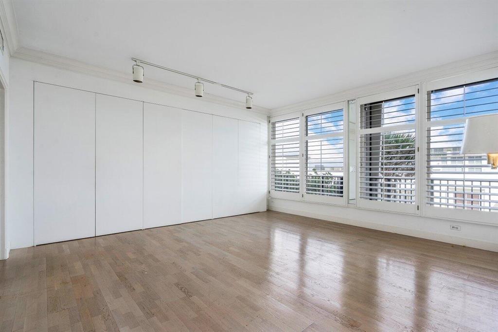 DUNSTER HOUSE CONDO - Residential