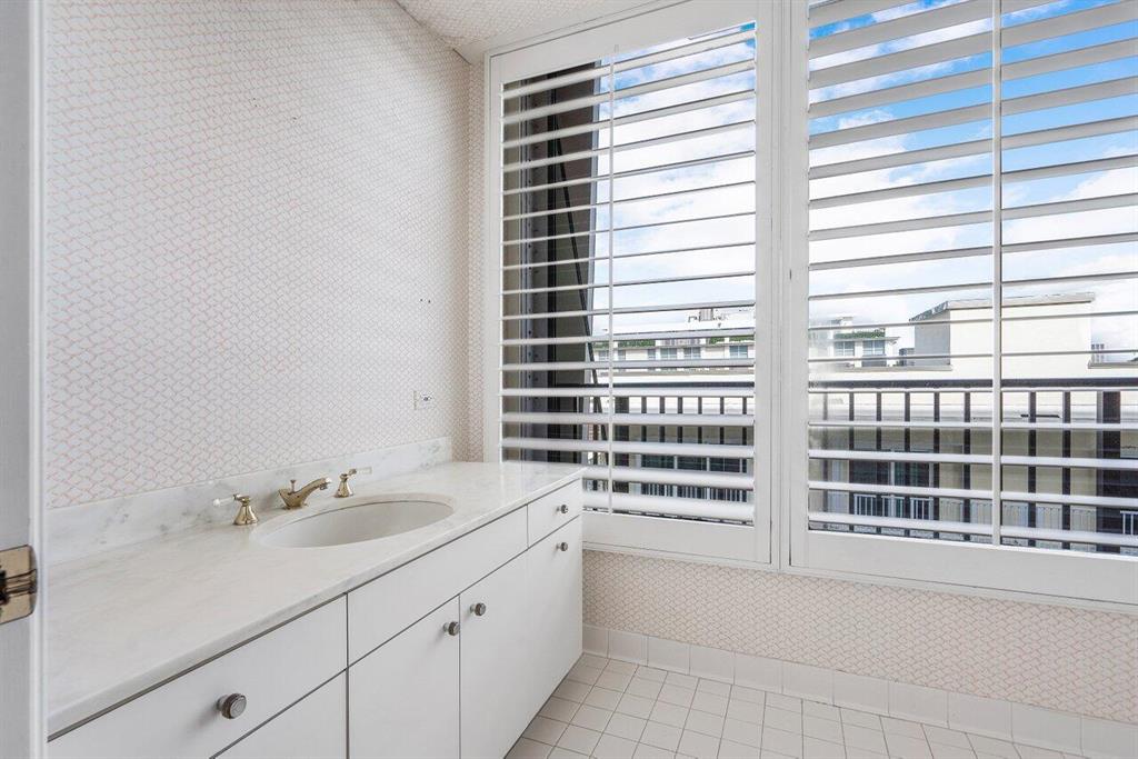 DUNSTER HOUSE CONDO - Residential