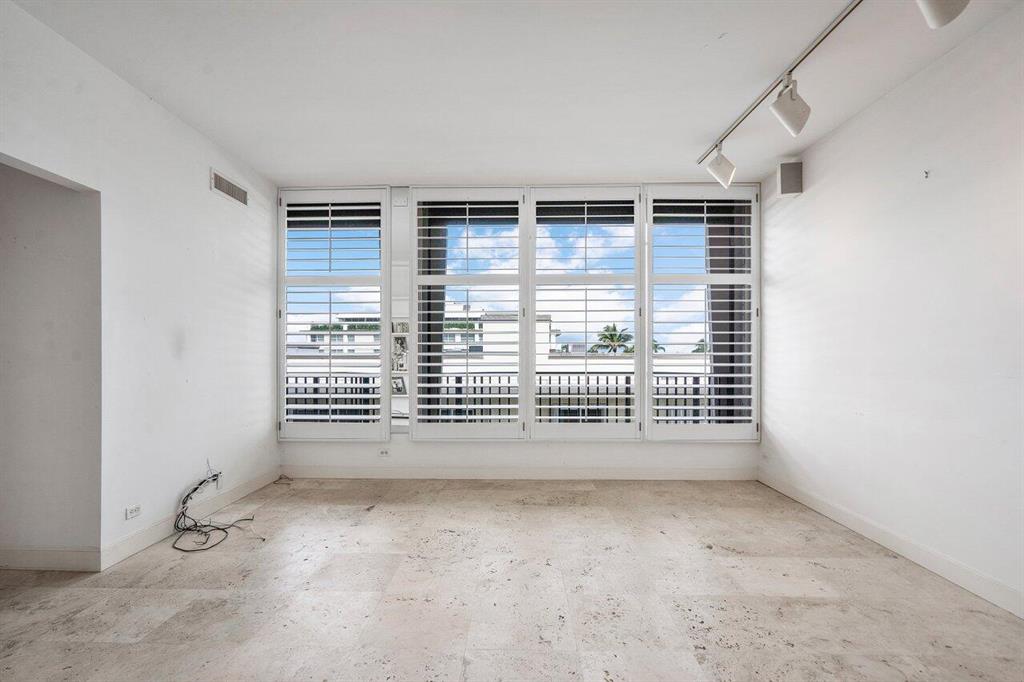 DUNSTER HOUSE CONDO - Residential