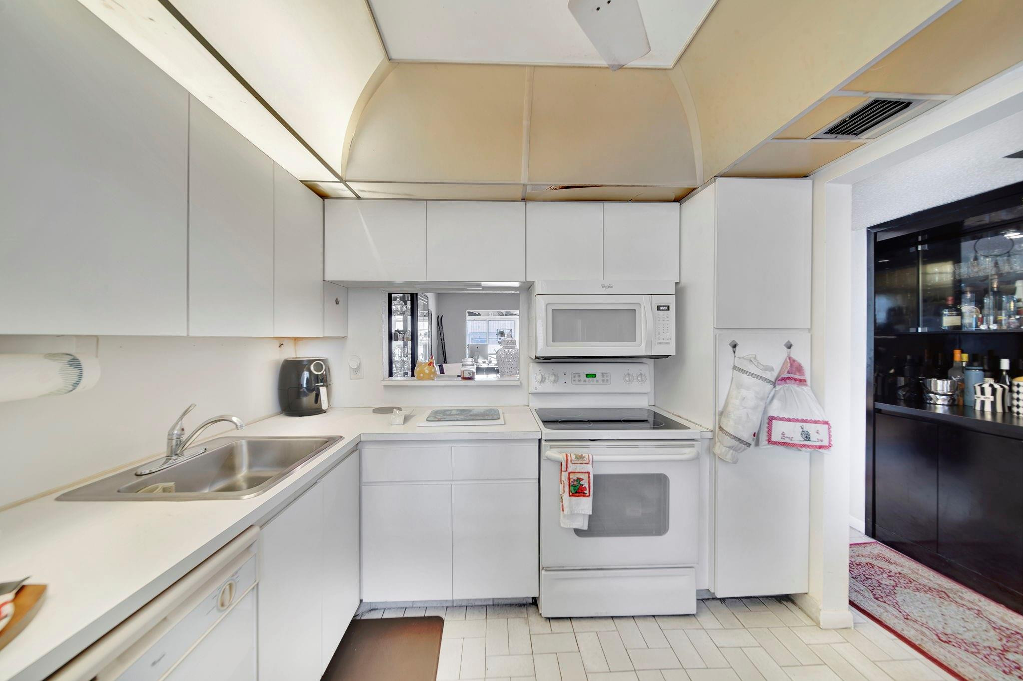 HOLIDAY SPRINGS - Residential