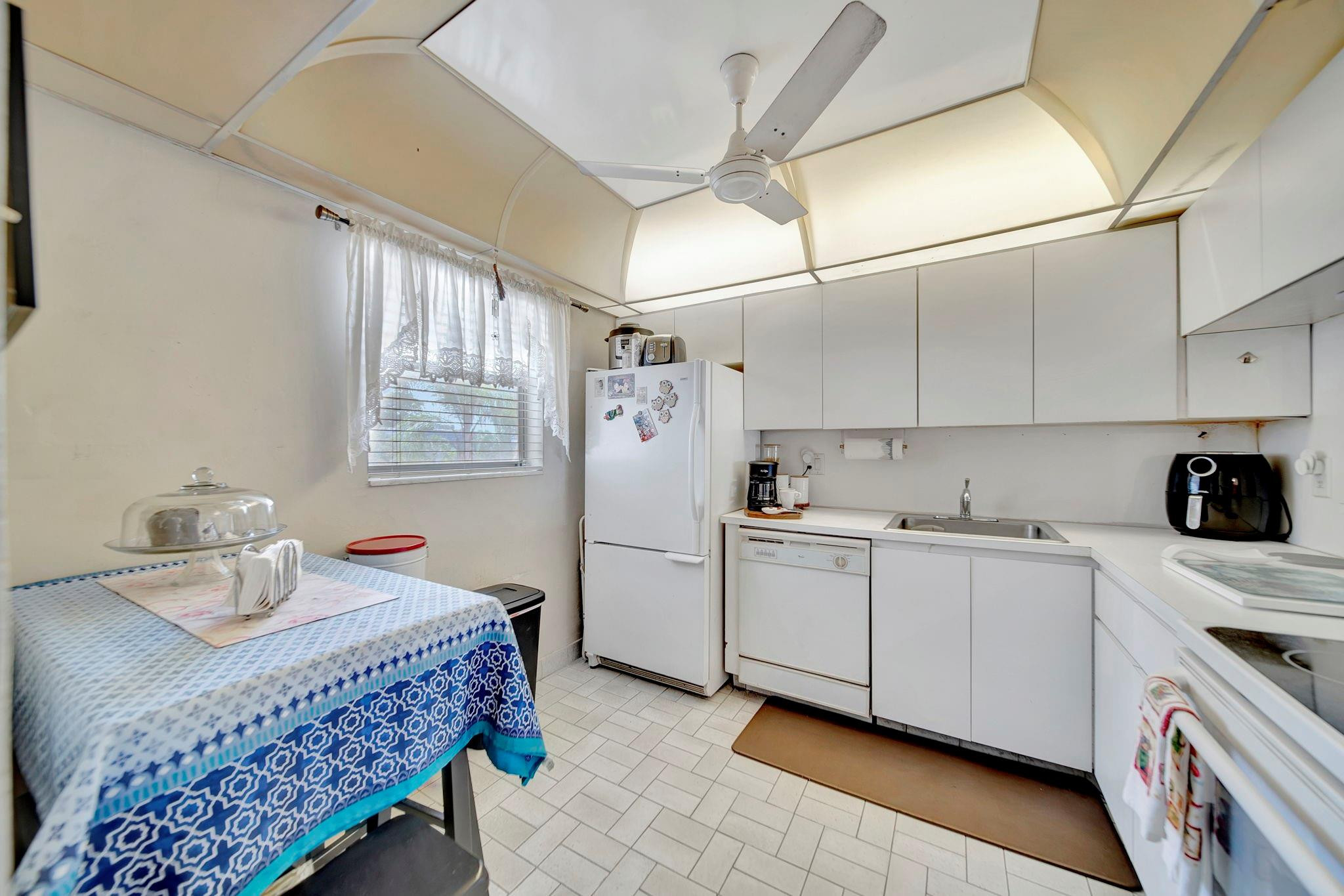 HOLIDAY SPRINGS - Residential