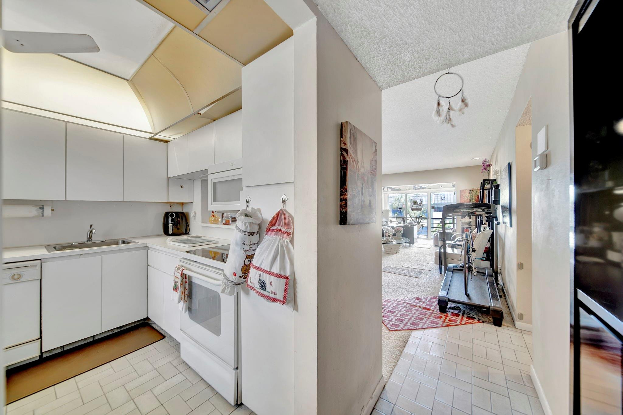 HOLIDAY SPRINGS - Residential