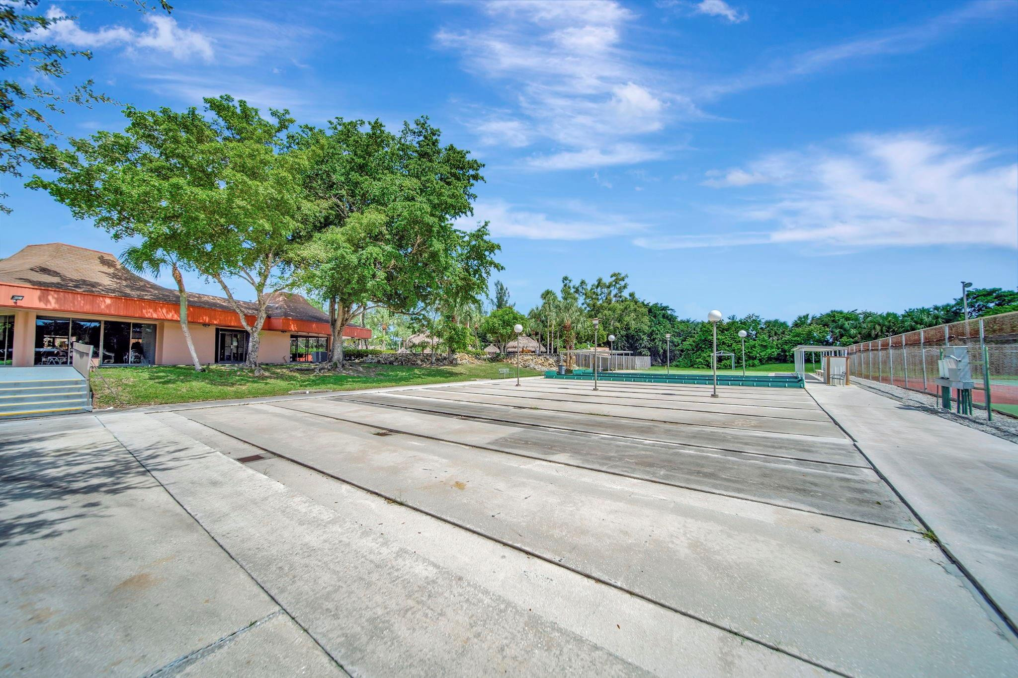 HOLIDAY SPRINGS - Residential