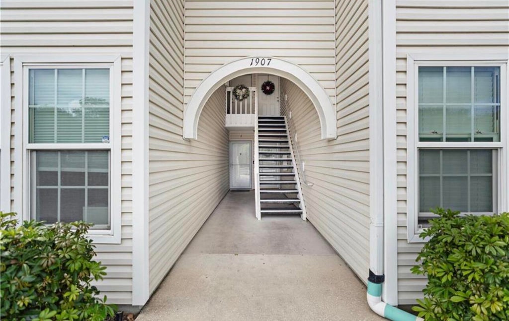 Photo of 1907 Aynsley Way #32-2, Vero Beach, FL 32966 (MLS # B26046474)