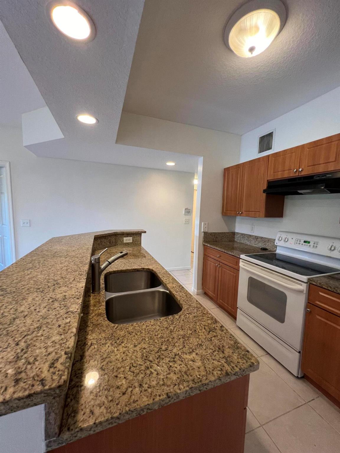 OAK TERRACE CONDO - Residential Lease