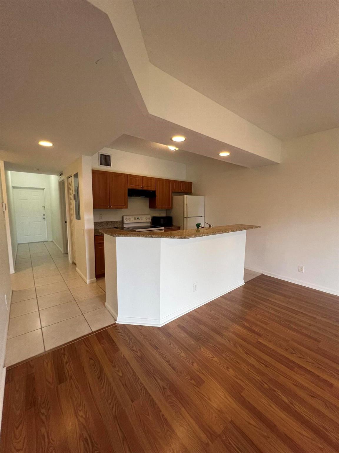 OAK TERRACE CONDO - Residential Lease