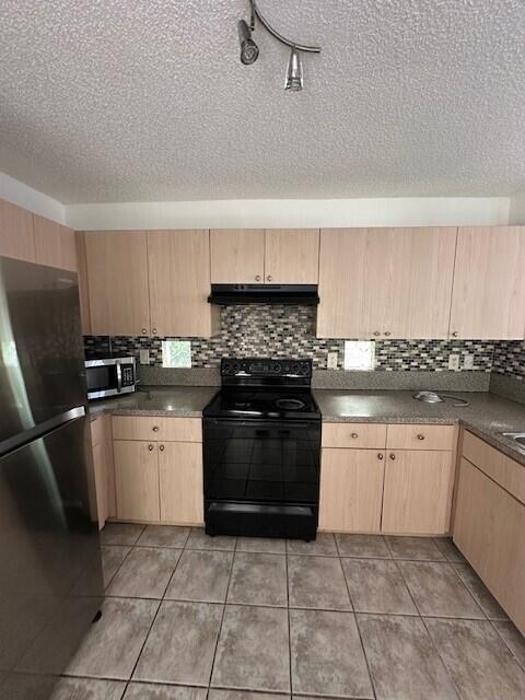 PINE HOLLOW ESTATES - Residential