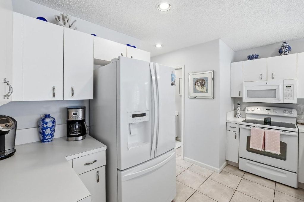 Photo of 2049 SE 6th Street #F, Deerfield Beach, FL 33441 (MLS # R11157309)