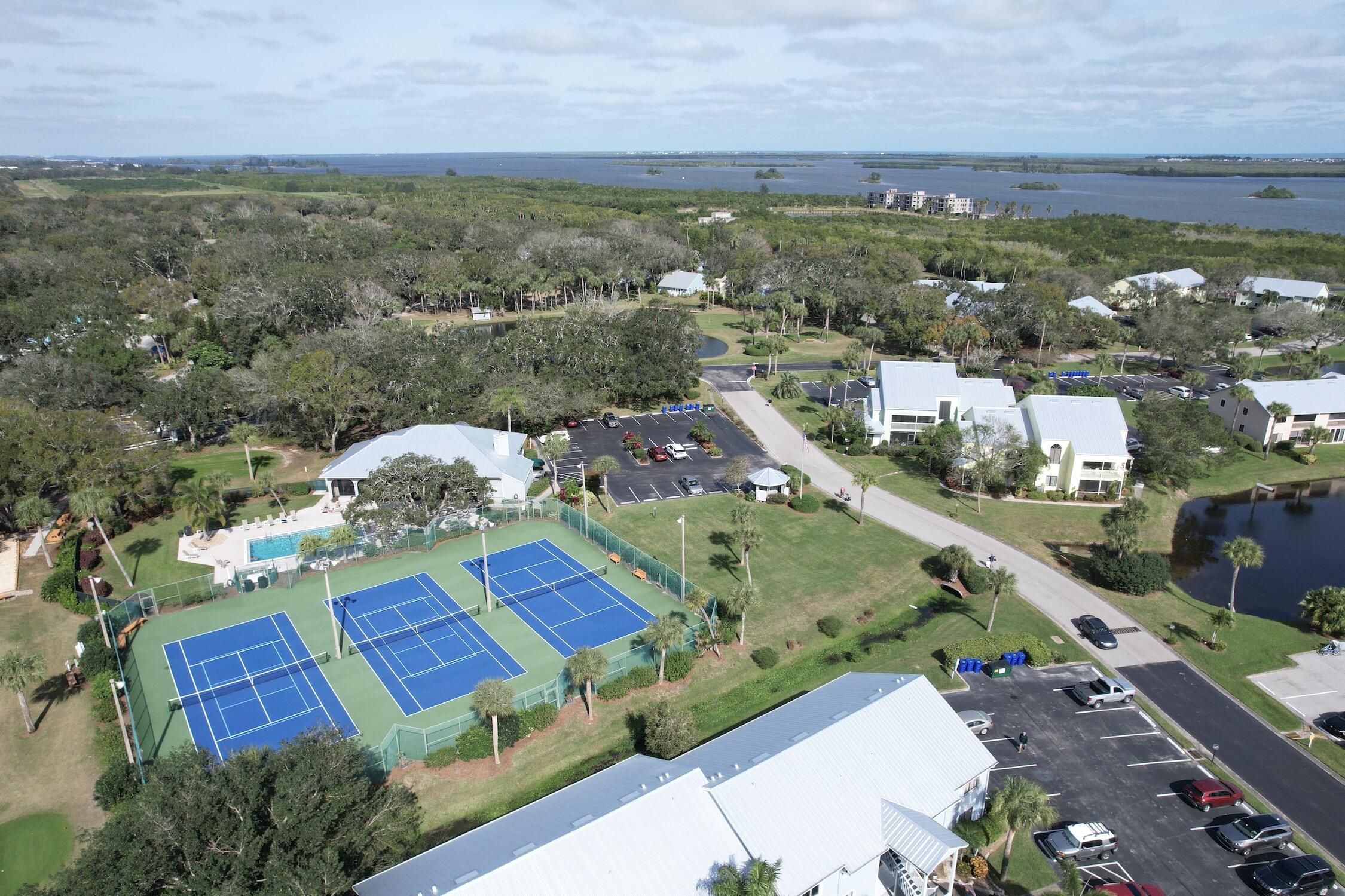 PELICAN POINTE OF SEBASTIAN V - Residential