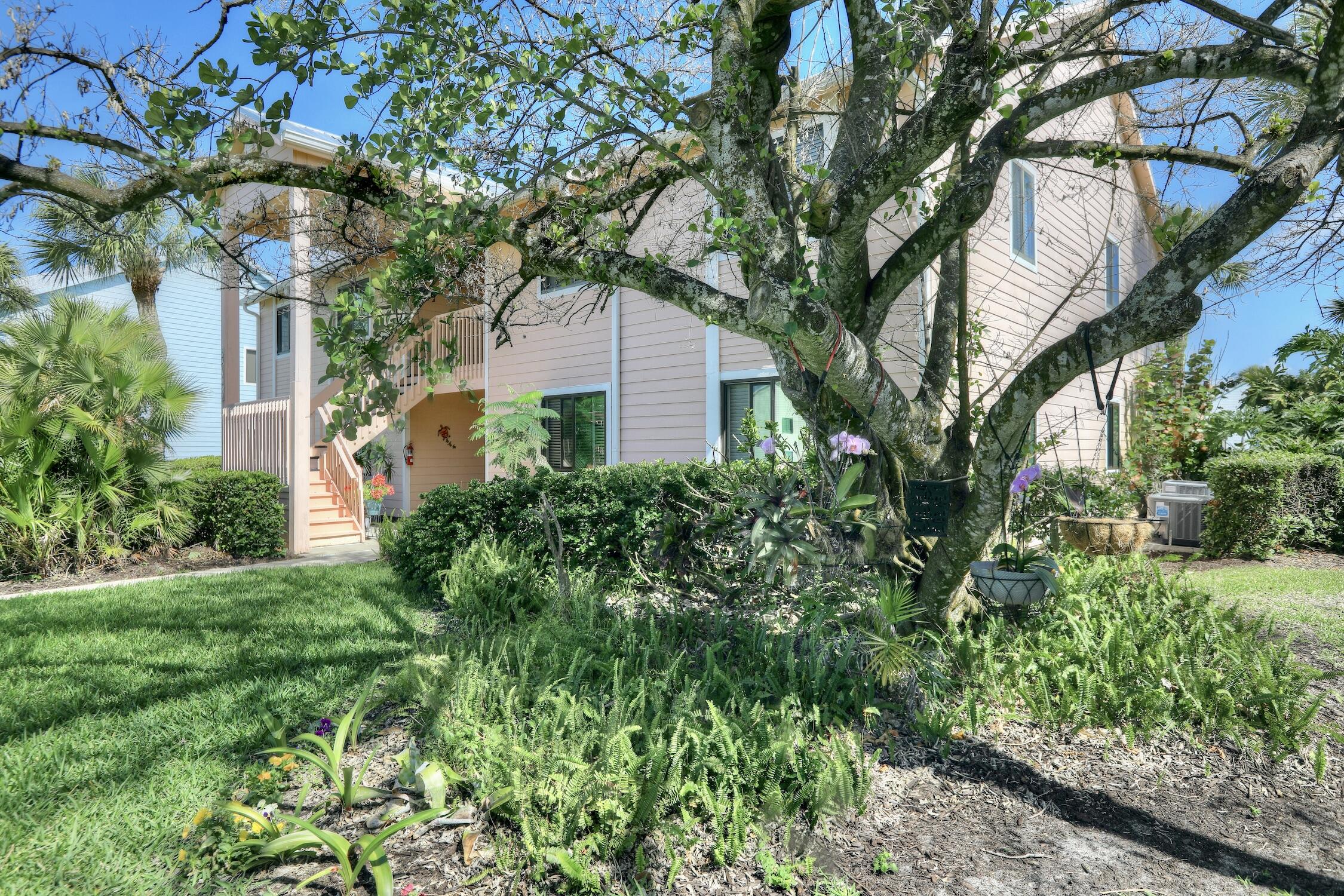 PELICAN POINTE OF SEBASTIAN V - Residential