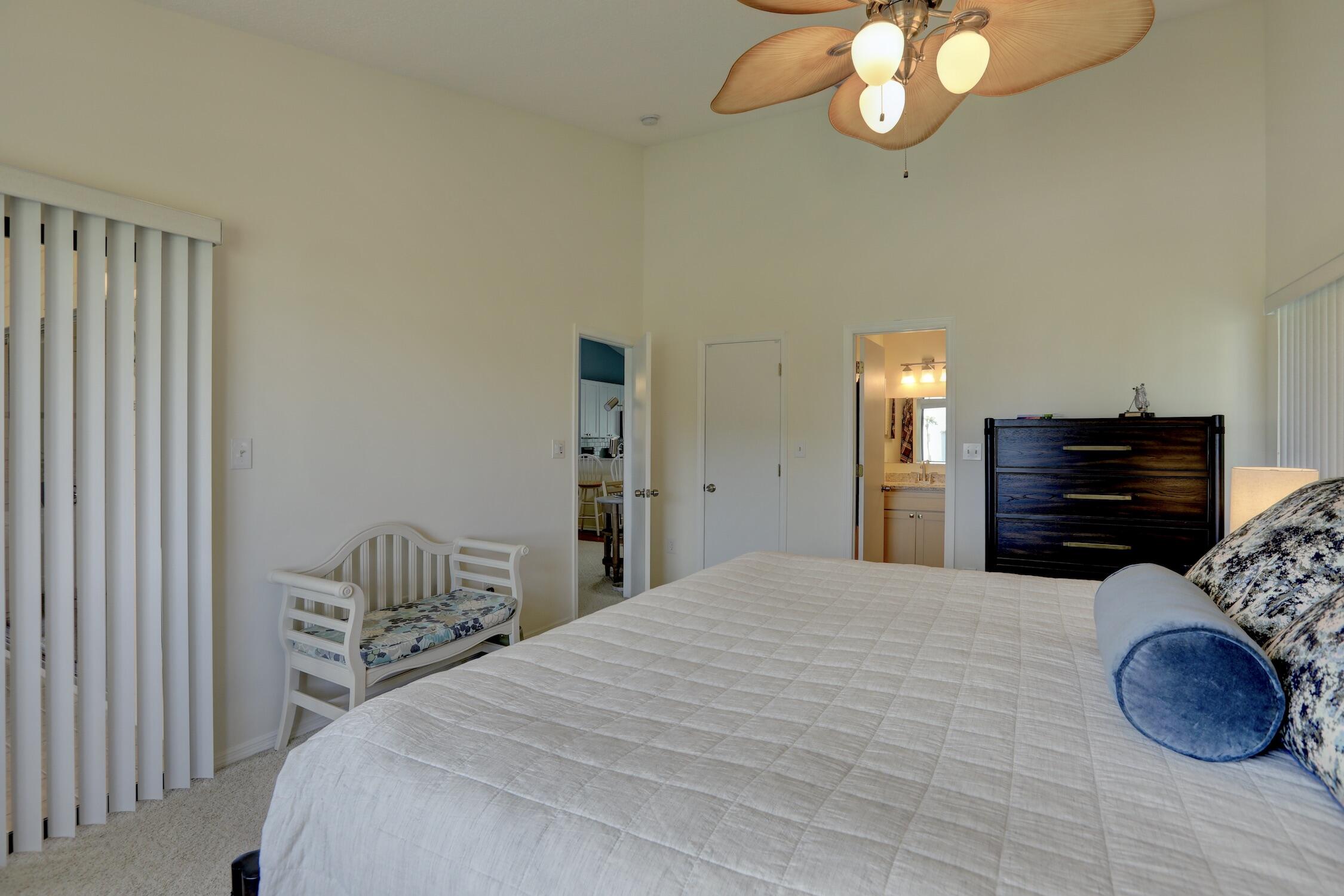 PELICAN POINTE OF SEBASTIAN V - Residential