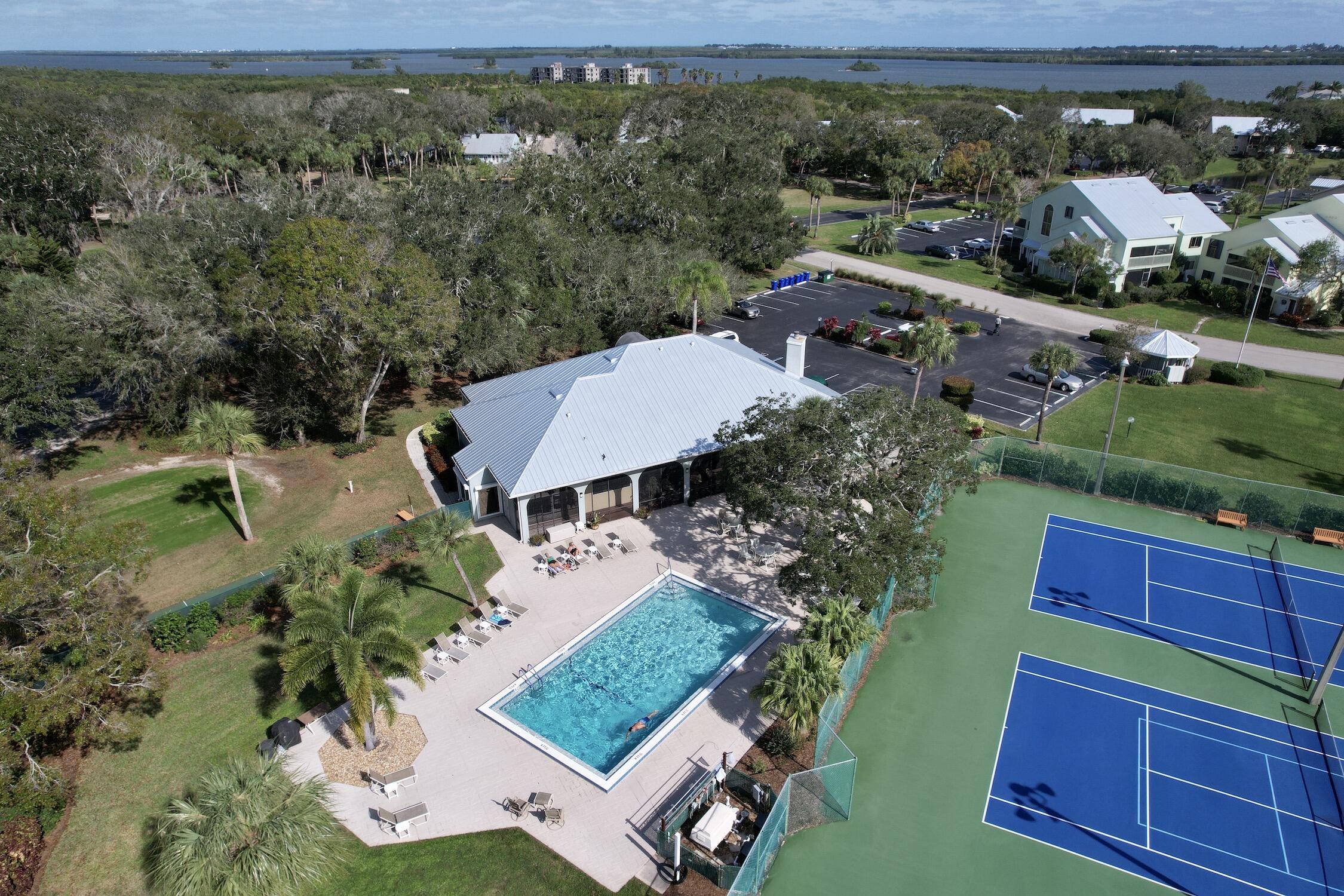 PELICAN POINTE OF SEBASTIAN V - Residential