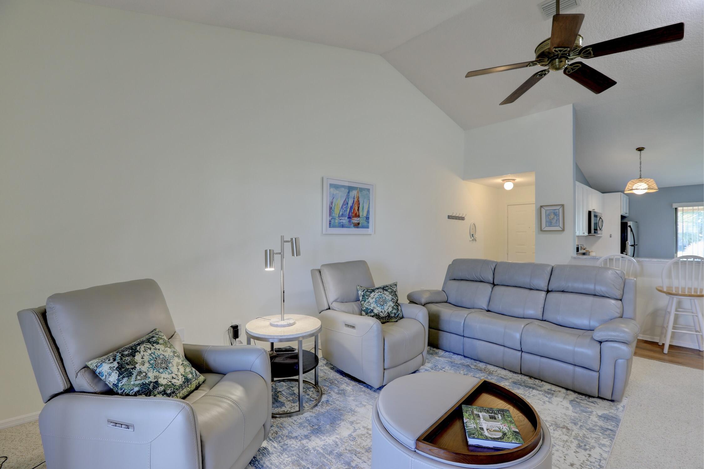 PELICAN POINTE OF SEBASTIAN V - Residential