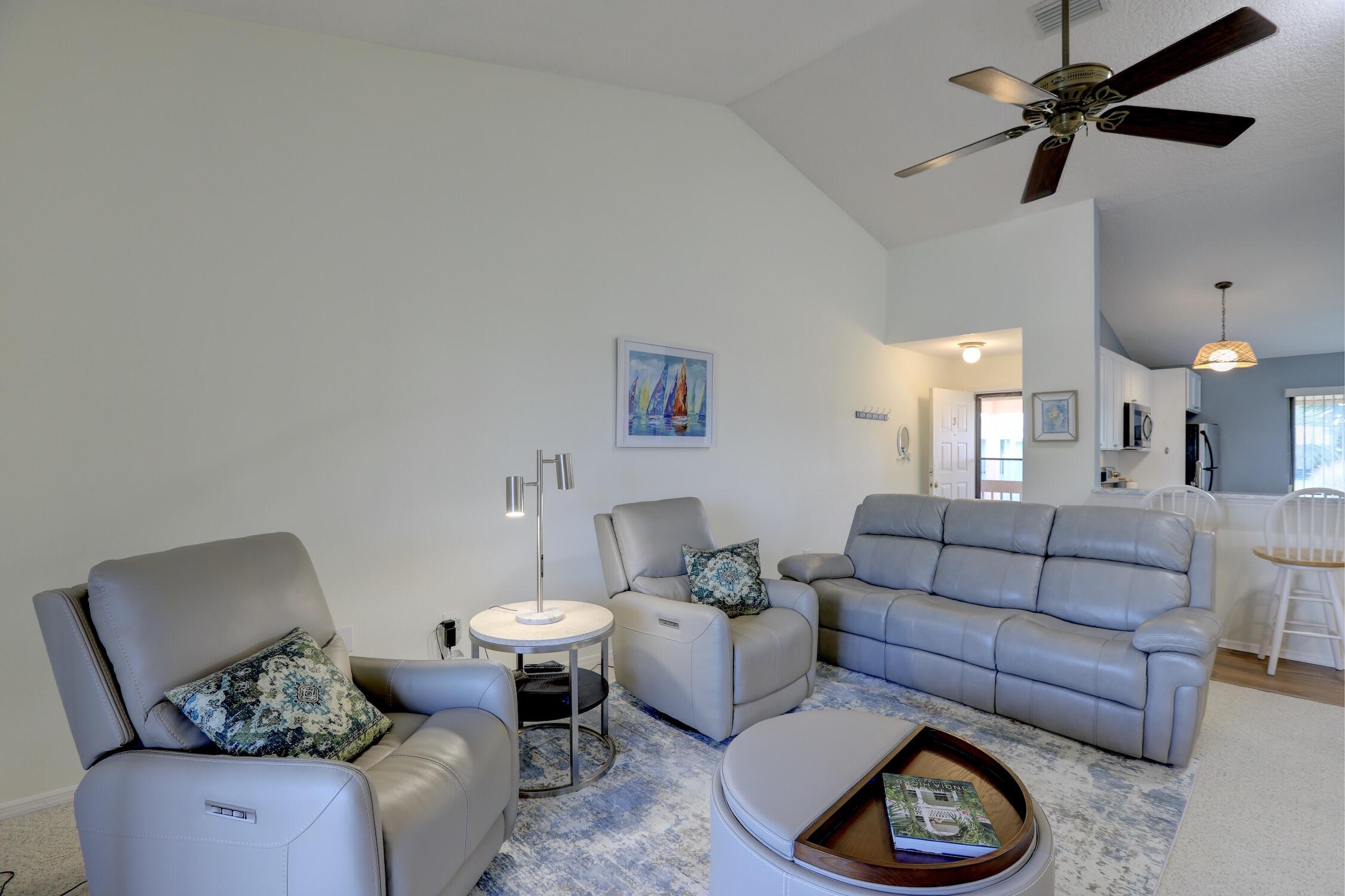 PELICAN POINTE OF SEBASTIAN V - Residential