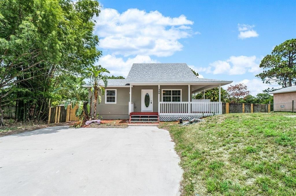 Photo of 348 E Palms Avenue, Fort Pierce, FL 34982 (MLS # R10724155)