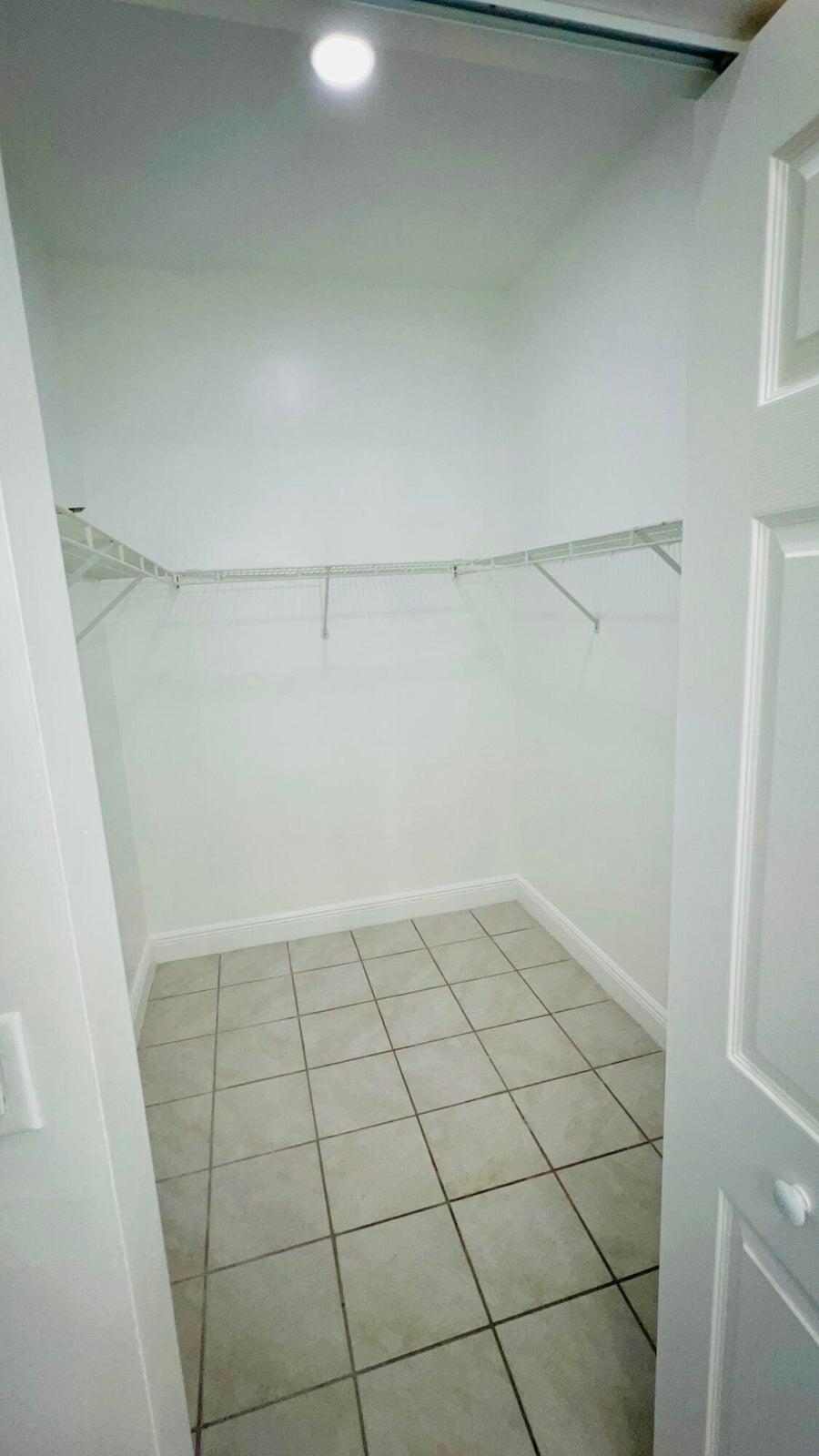 OLIVE TREE PAR 6B - Residential Lease