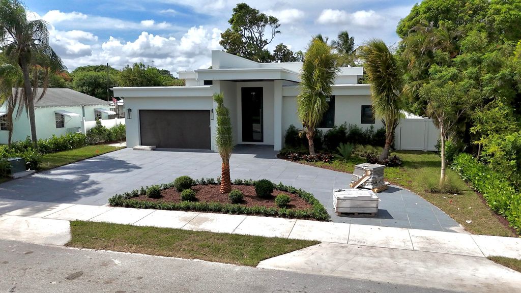 Photo of 251 NE 14th Street, Delray Beach, FL 33444 (MLS # R10938843)
