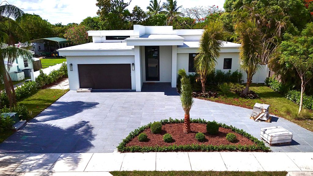 Photo of 251 NE 14th Street, Delray Beach, FL 33444 (MLS # R10938843)