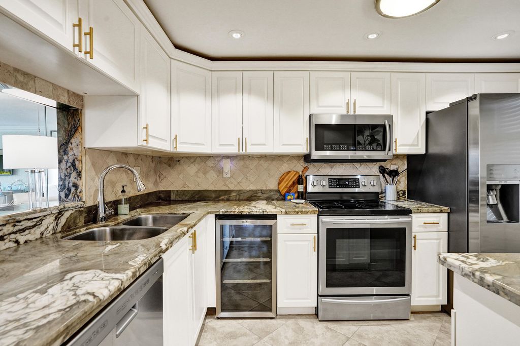 Photo of 801 S Federal Highway #301, Pompano Beach, FL 33062 (MLS # B26001318)