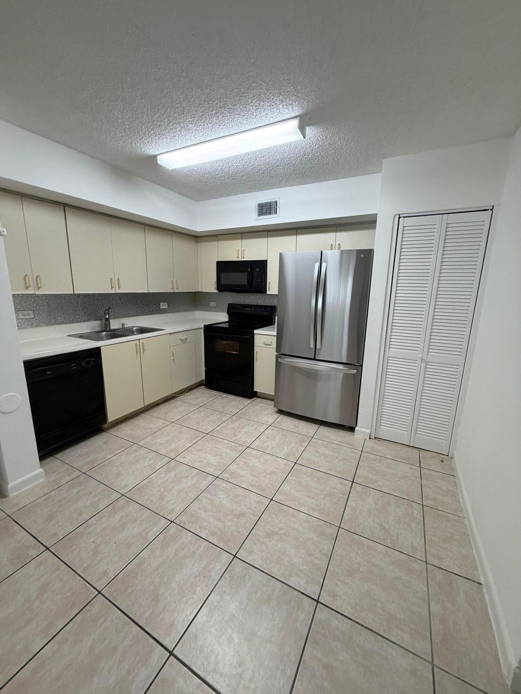 Photo of 3660 N 56th Avenue #612, Hollywood, FL 33021 (MLS # B26031932)