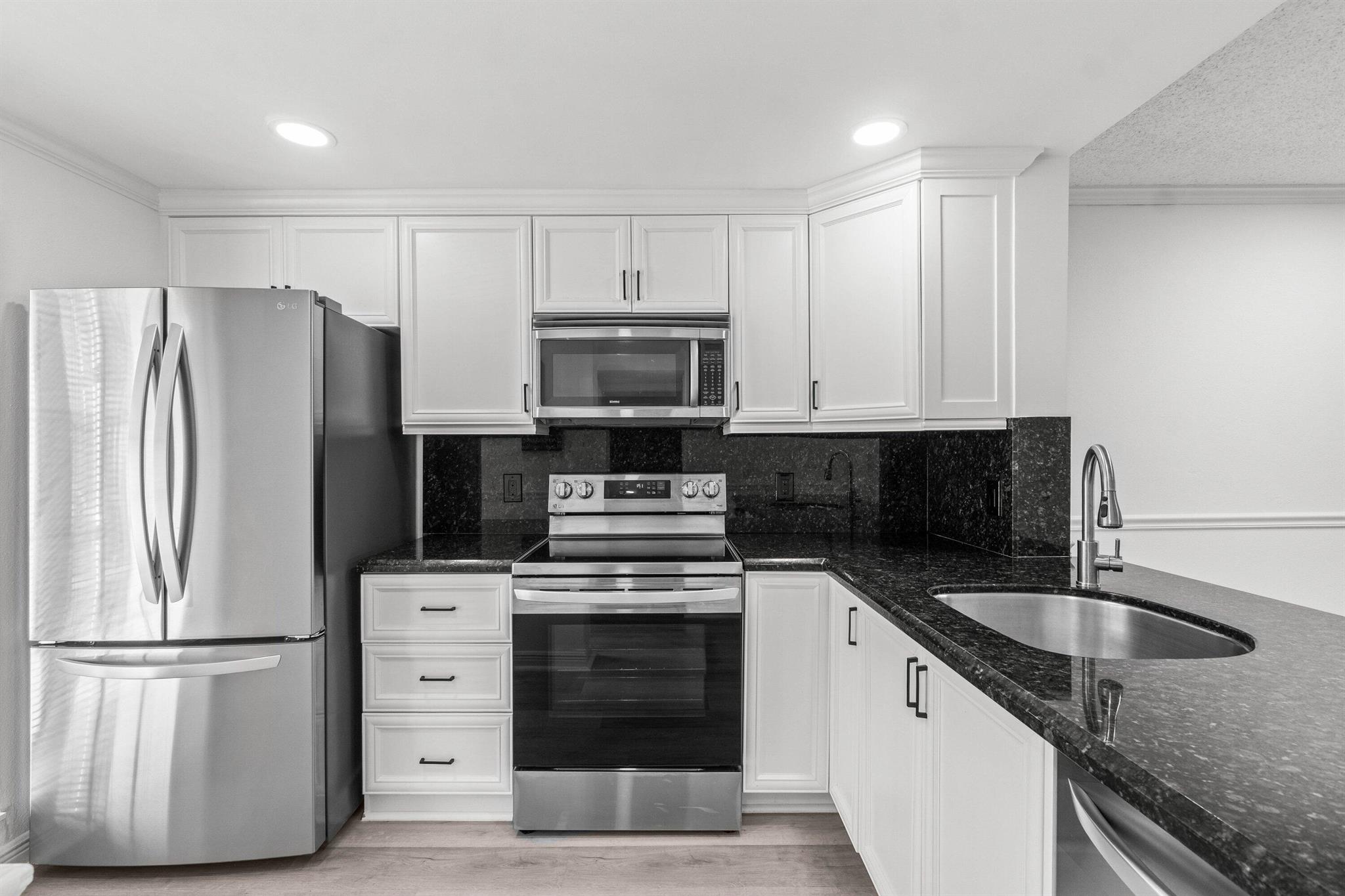 2257 SW 15th Street 179, Deerfield Beach, FL, 33442/$289,500 3 2257 SW 15th Street 179
