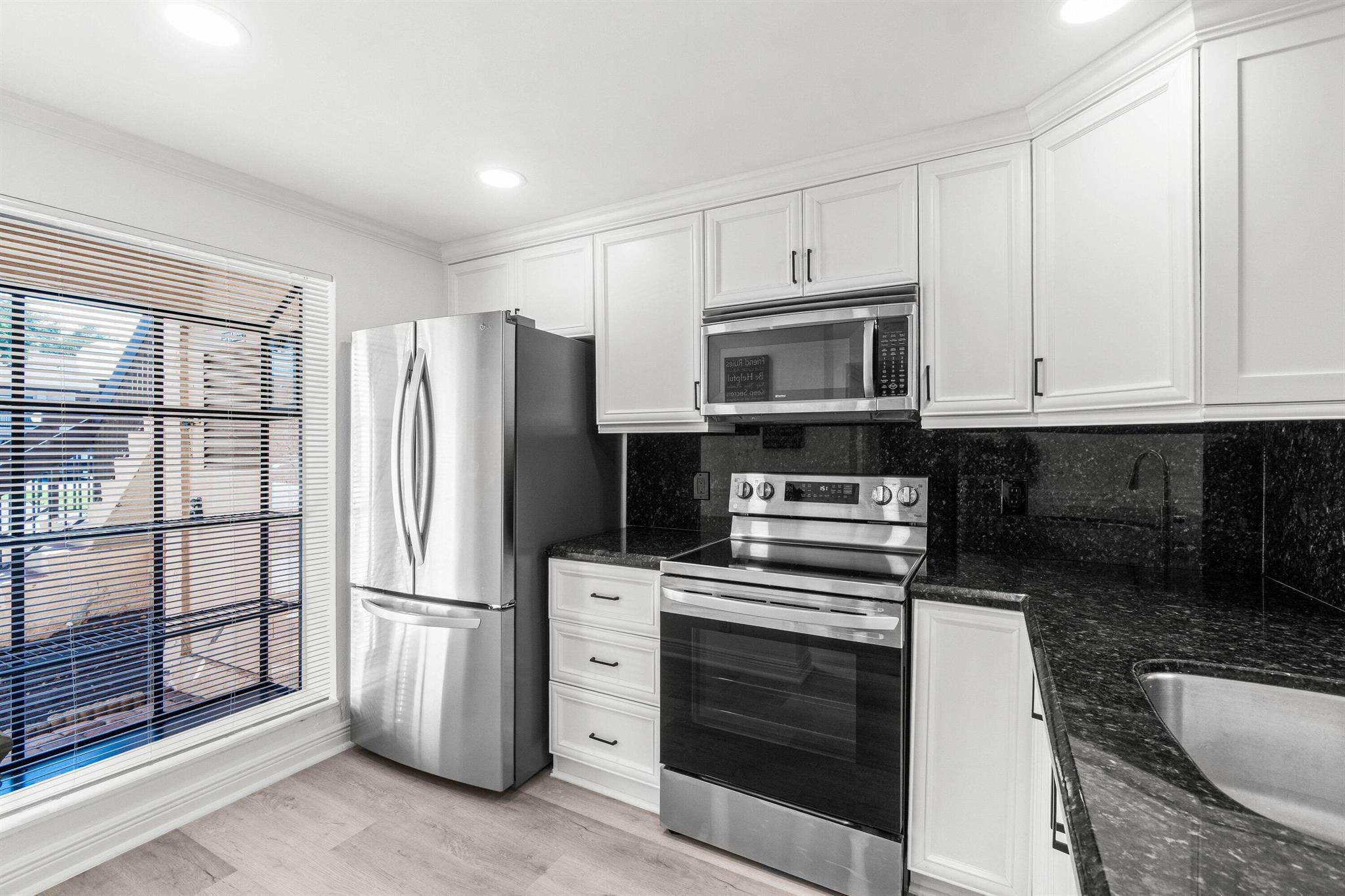 2257 SW 15th Street 179, Deerfield Beach, FL, 33442/$289,500 2 2257 SW 15th Street 179
